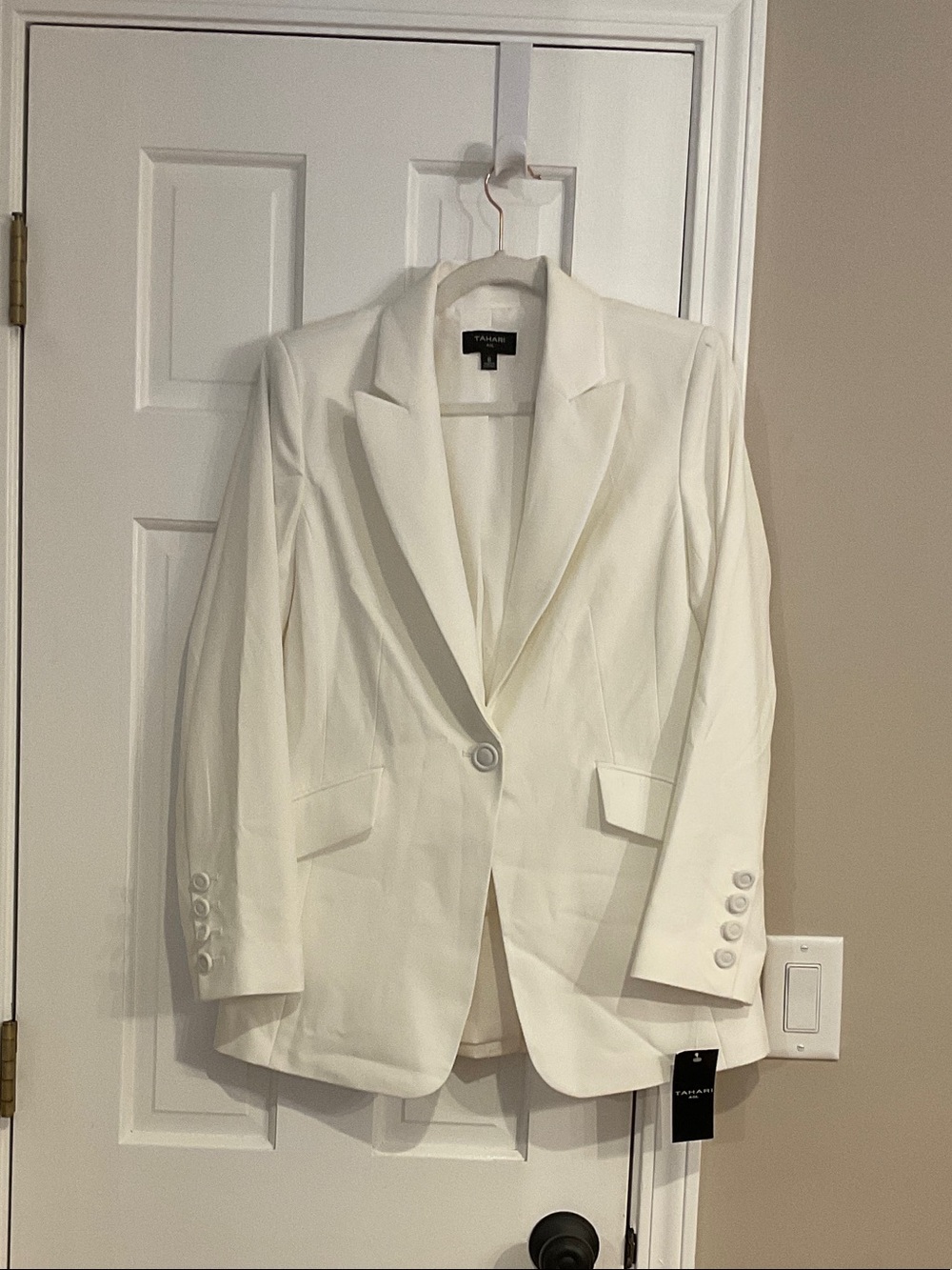 Tahari White Single-Button Notch Lapel Blazer